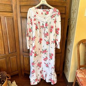 Eileen West flannel Nightgown, size M, white with pink flowers